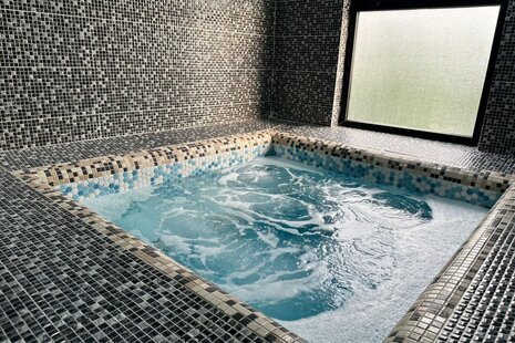 کلبه سوئیسی جکوزی دار دوخواب مدرن در سوادکوه