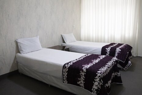 آپارتمان مبله دو خواب همکف پارسیا در مشهد