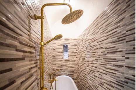 اتاق 6نفره (203) VIP در هتل سنتی در شوشتر