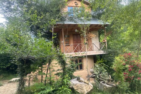 کلبه دوبلکس جنگلی تکخواب درختی جهان در کیاده ساری