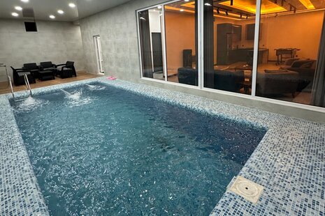 ویلا استخردار دوخواب مدرن ساحل در رامجین