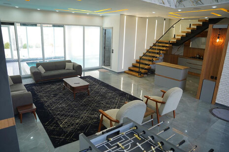 ویلا دوبلکس استخردار مبله سه خواب نارون در چهارباغ