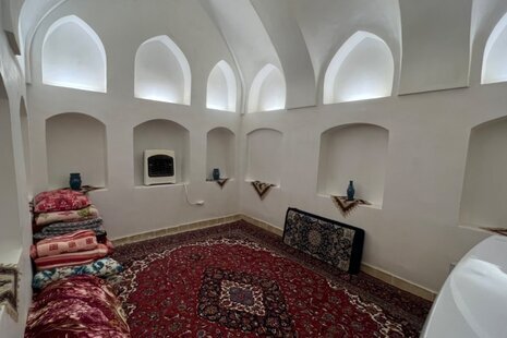 اتاق ایوان در اقامتگاه بومگردی میمه