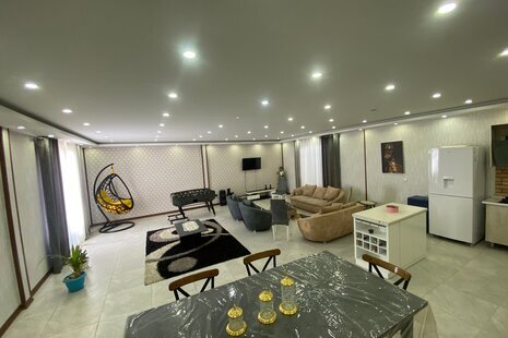 عمارت آرتین استخردار چهار فصل با فوتبال دستی در چهارباغ