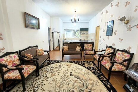 واحد نیکوکار در طبقه اول باغ ویلا چالوس