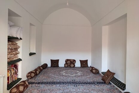 اتاق 24 متری بهاری در اقامتگاه بوم گردی ورزنه