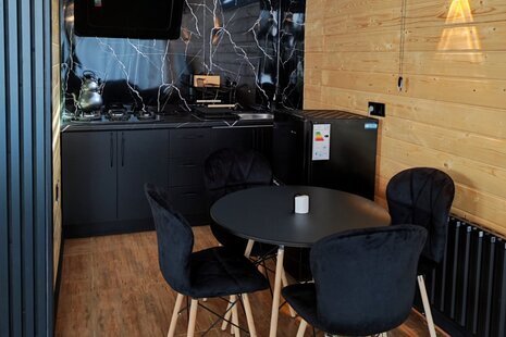 کلبه دوبلکس سوئیسی دوخواب لوکس سیاه در رامسر