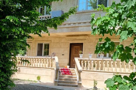 واحد دوخواب در طبقه همکف ویلا در ماسال