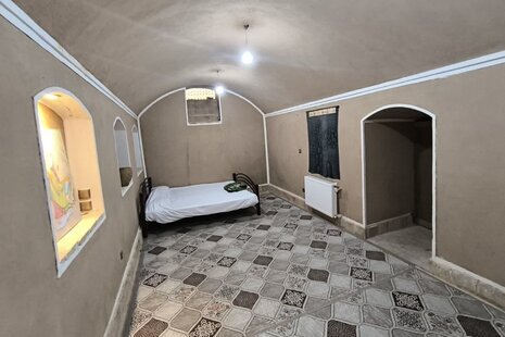 اتاق دو نفره اشتراکی آقایان در اقامتگاه بومگردی یزد