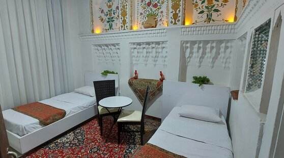 اتاق دوتخته آیینه بوم گردی در اصفهان