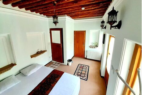 اتاق 8 در اقامتگاه بومگردی شیراز