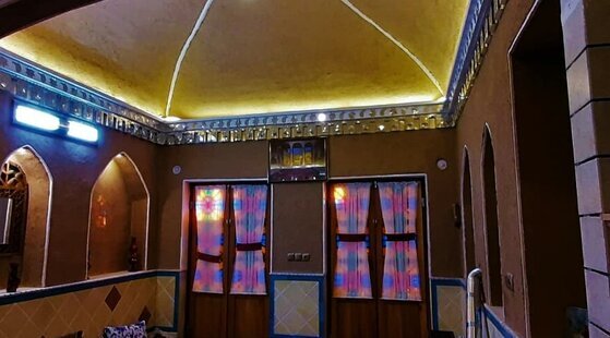 اتاق کرشاهی در اقامتگاه بومگردی کاشان