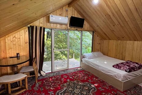 کلبه چوبی در شیرگاه