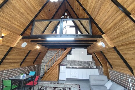 کلبه سوئیسی دوبلکس تکخواب ارغوان جکوزی دار در پل سفید