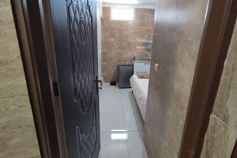 اتاق 402 دو تخت در مسافرخانه قم