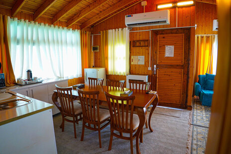 کلبه شناور در دهکده گردشگری عسلویه