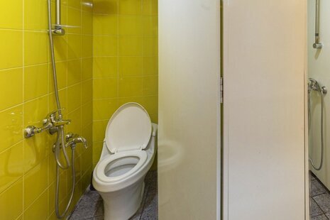 اتاق 8نفره خوابگاهی آقایان در هاستل اصفهان