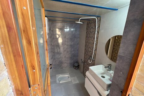 اتاق شبستان در اقامتگاه بومگردی میمه