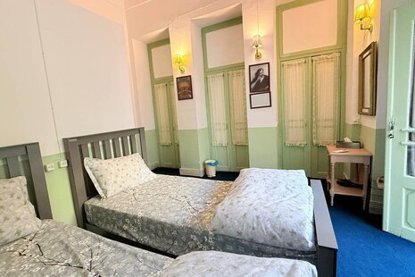 اتاق استاد همایی در اقامتگاه بومگردی اصفهان