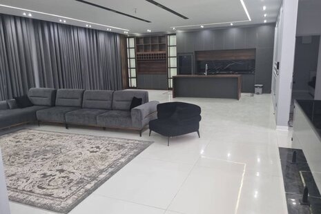 ویلا دوبلکس استخردار چهارخواب لوتوس در چهارباغ