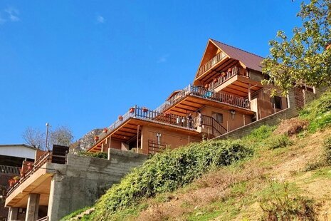 کلبه استخردار تکخواب نیلای در بومگردی رامیان