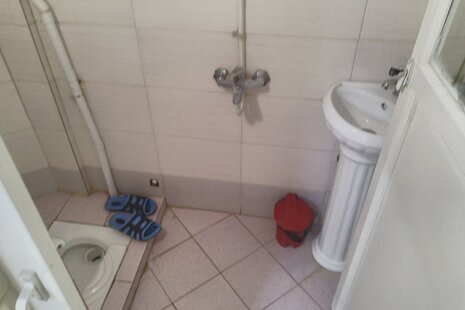 واحددونفره در مسافرخانه در قم