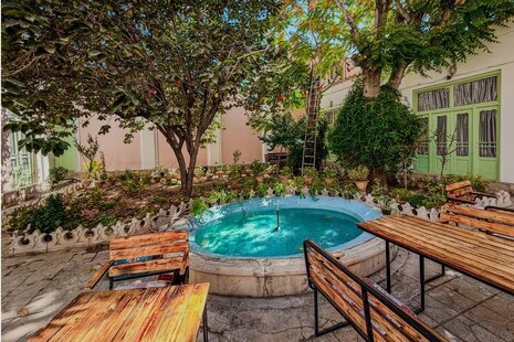 اتاق استاد همایی در اقامتگاه بومگردی اصفهان