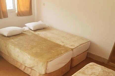 اتاق سه تخته در اقامتگاه سنتی در یزد