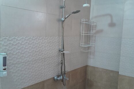 واحد دوخواب با زمین بازی در طبقه همکف ویلا در فومن