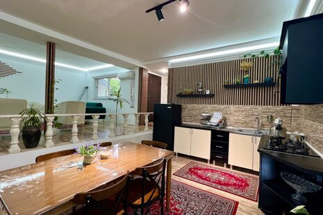 واحد مبله تکخواب در طبقه همکف ویلا عارف در ماسال