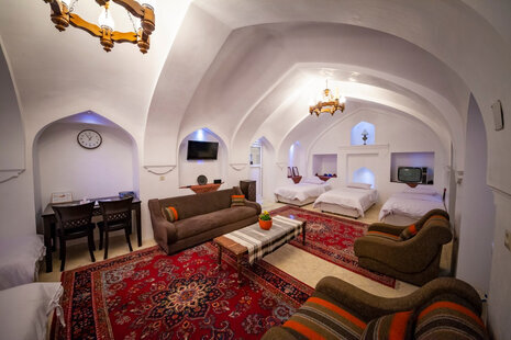 اتاق 6نفره (203) VIP در هتل سنتی در شوشتر