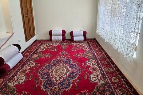 اتاق شعر در بومگردی شیراز