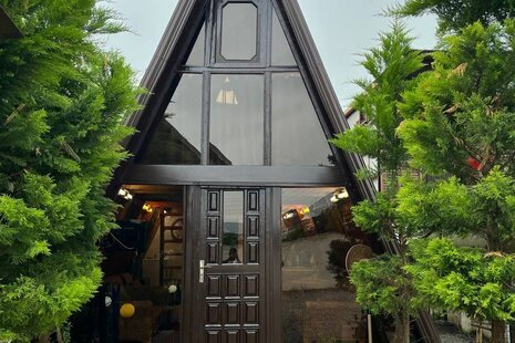 کلبه سوئیسی تک خواب جکوزی دار اردیبهشت در سوادکوه