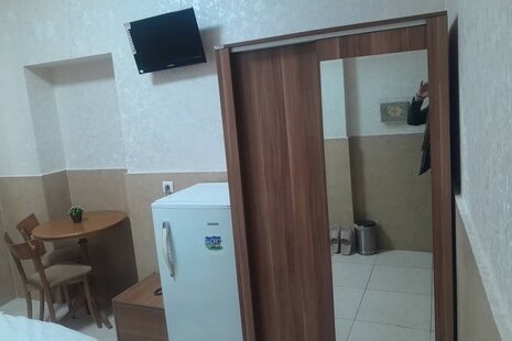 اتاق 203 دو تخت در مسافرخانه میدان خراسان