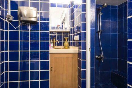 اتاق اشتراکی 8 نفره آقایان در اقامتگاه بومگردی اصفهان