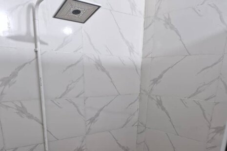 اتاق سنتی 16 متری تک درخت در بومگردی ساحلی هرمز