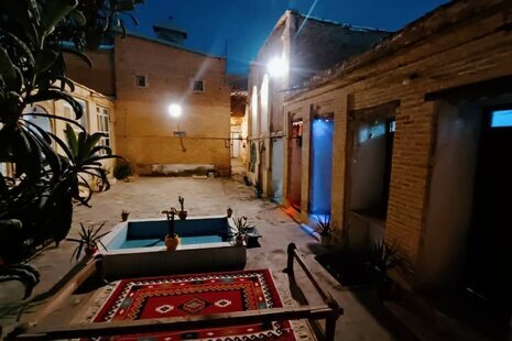 اتاق 3 نفره فیروزه در بومگردی شیراز