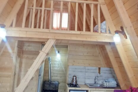 کلبه چوبی تک خواب یاس و رز در تنکابن