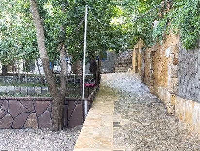 واحد تکخواب در طبقه اول باغ ویلا جنگلی بهشت در طرقبه