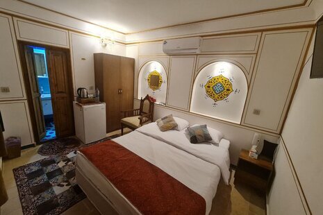 اتاق جلیل شهناز در اقامتگاه بومگردی اصفهان