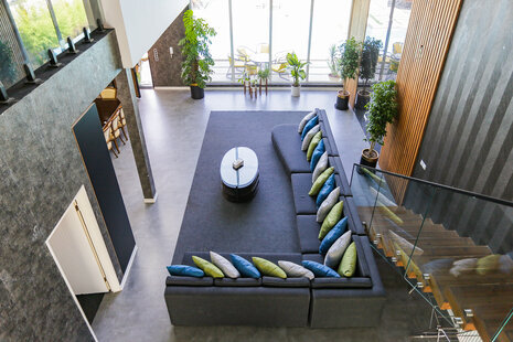 ویلا دوبلکس سه خواب استخردار سرپوشیده باغ بهشت در چهارباغ