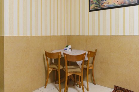 اتاق 302 سه تخت در مسافرخانه میدان خراسان