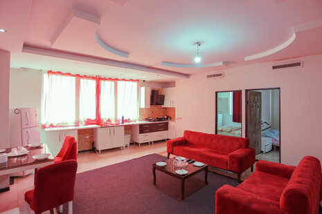 آپارتمان مبله طبقه اول در باغ فیض