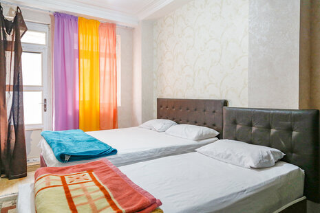 آپارتمان مبله تکخواب 12  امید یک در قشم