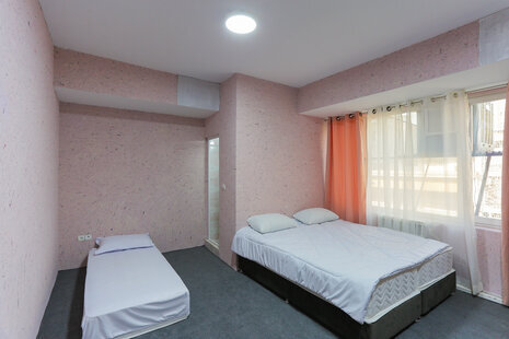 واحد تکخواب پنج نفره در مسافرخانه در میدان فردوسی