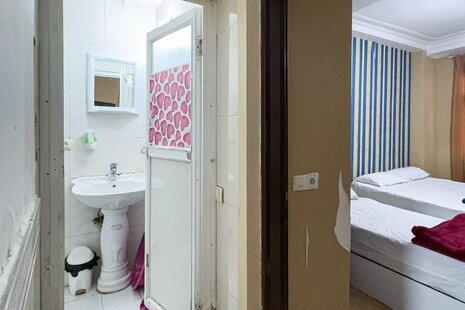 آپارتمان مبله تکخواب 8  امید یک در قشم