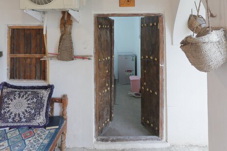 اتاق گل نرگس در بومگری بندر لافت