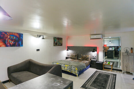 سوئیت جکوزی دار نقلی و لوکس اشرفی اصفهانی کد (09)