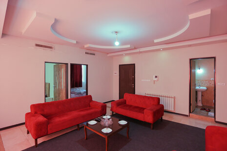 آپارتمان مبله طبقه اول در باغ فیض