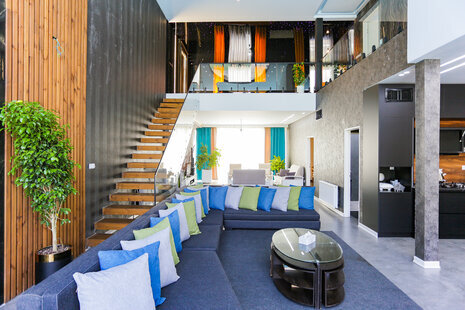 ویلا دوبلکس سه خواب استخردار سرپوشیده باغ بهشت در چهارباغ